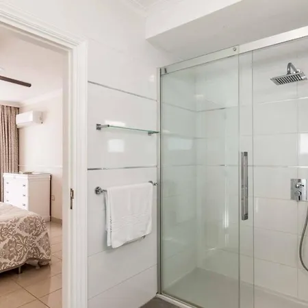 Beautiful 3 Bedroom Private Heated Pool *