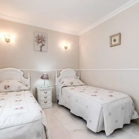 Villa Beautiful 3 Bedroom Private Heated Pool *